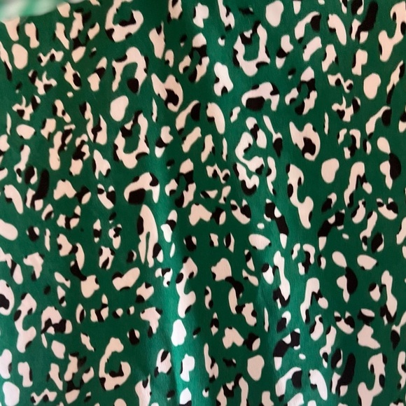 LIKE NEW La Ven Leopard Tie Neck Blouse - Picture 4 of 7